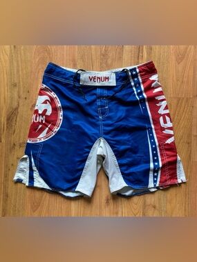 Venum Fightwear Mens Large Shorts Red White Blue Boxing Martial Arts Mauy Thai